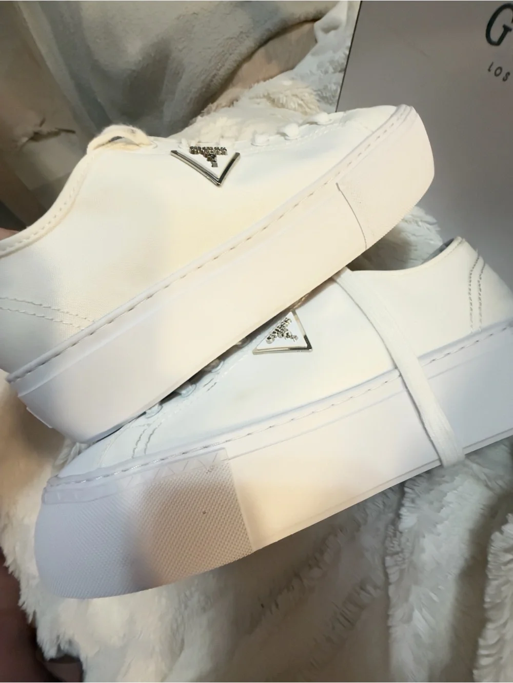 Guess Women's Joezi Sneaker, White 140, size 10